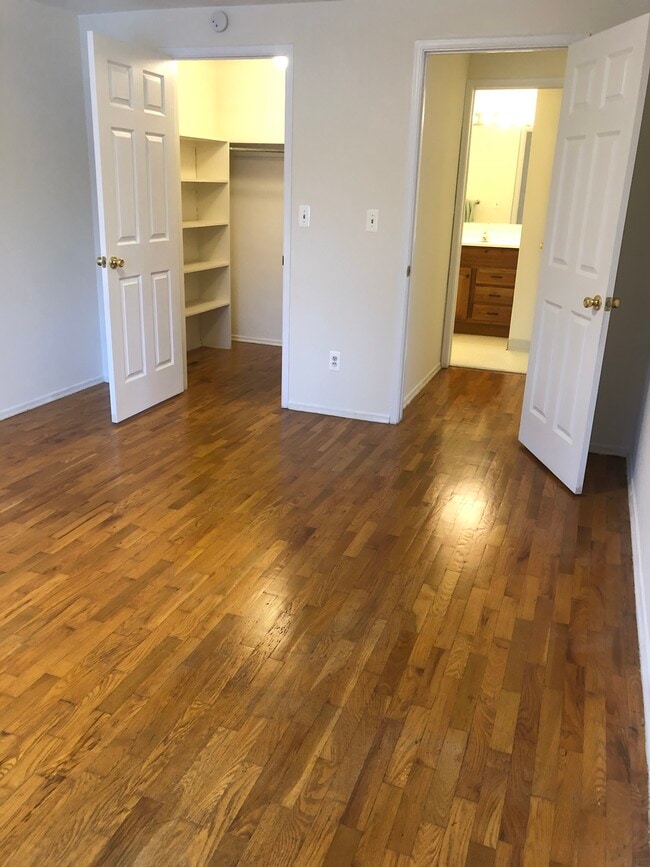 Photo - 1301 W Lake Lansing Rd