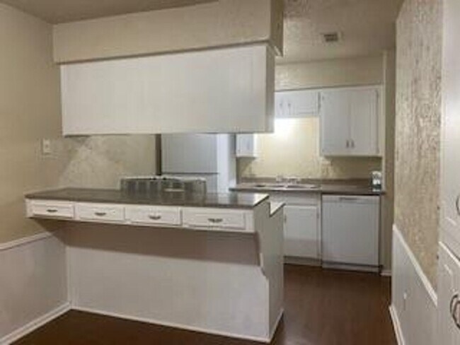 708-714 E  Pecan St