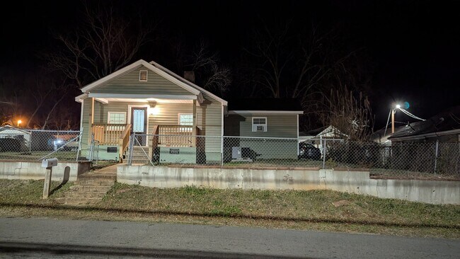 Photo - 455 W College St