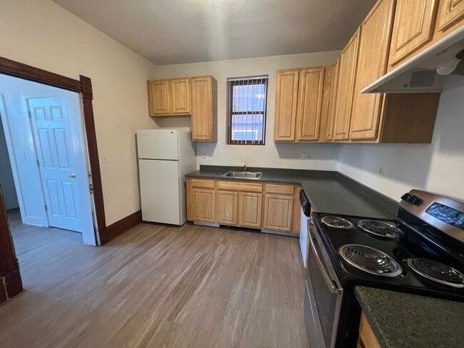 Photo - 2110 Grove Cir W Unit Main