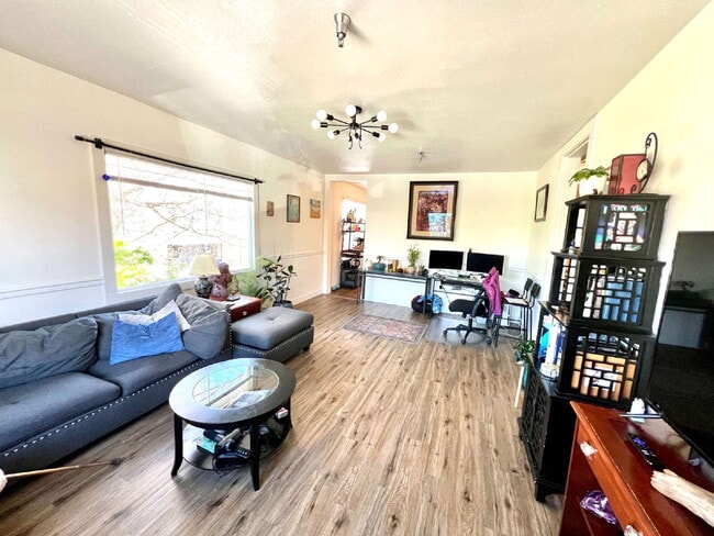 Building Photo - Corner Unit 3