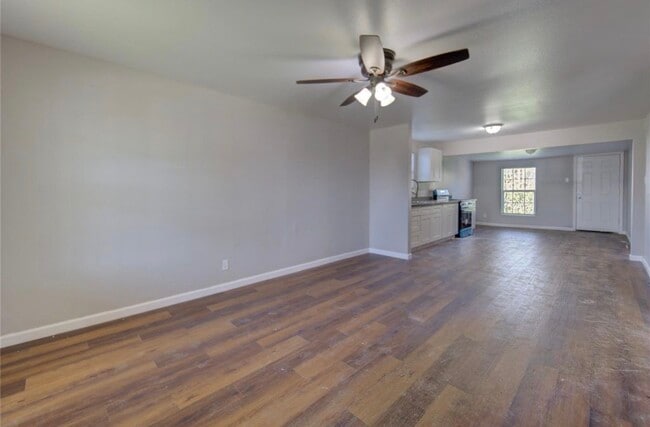 Photo - 7957 Ritz St