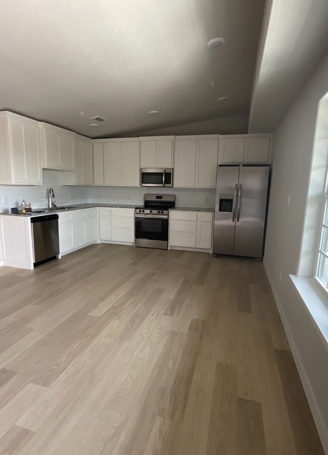 Building Photo - 2290 W Tarleton St Unit 204