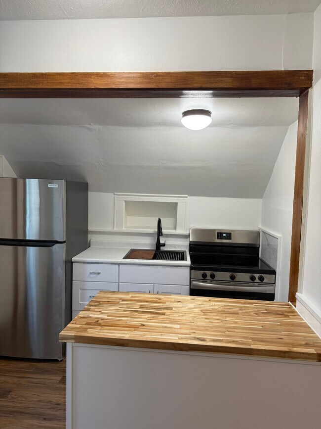 Photo - 1005 E Holt Ave Unit Upper