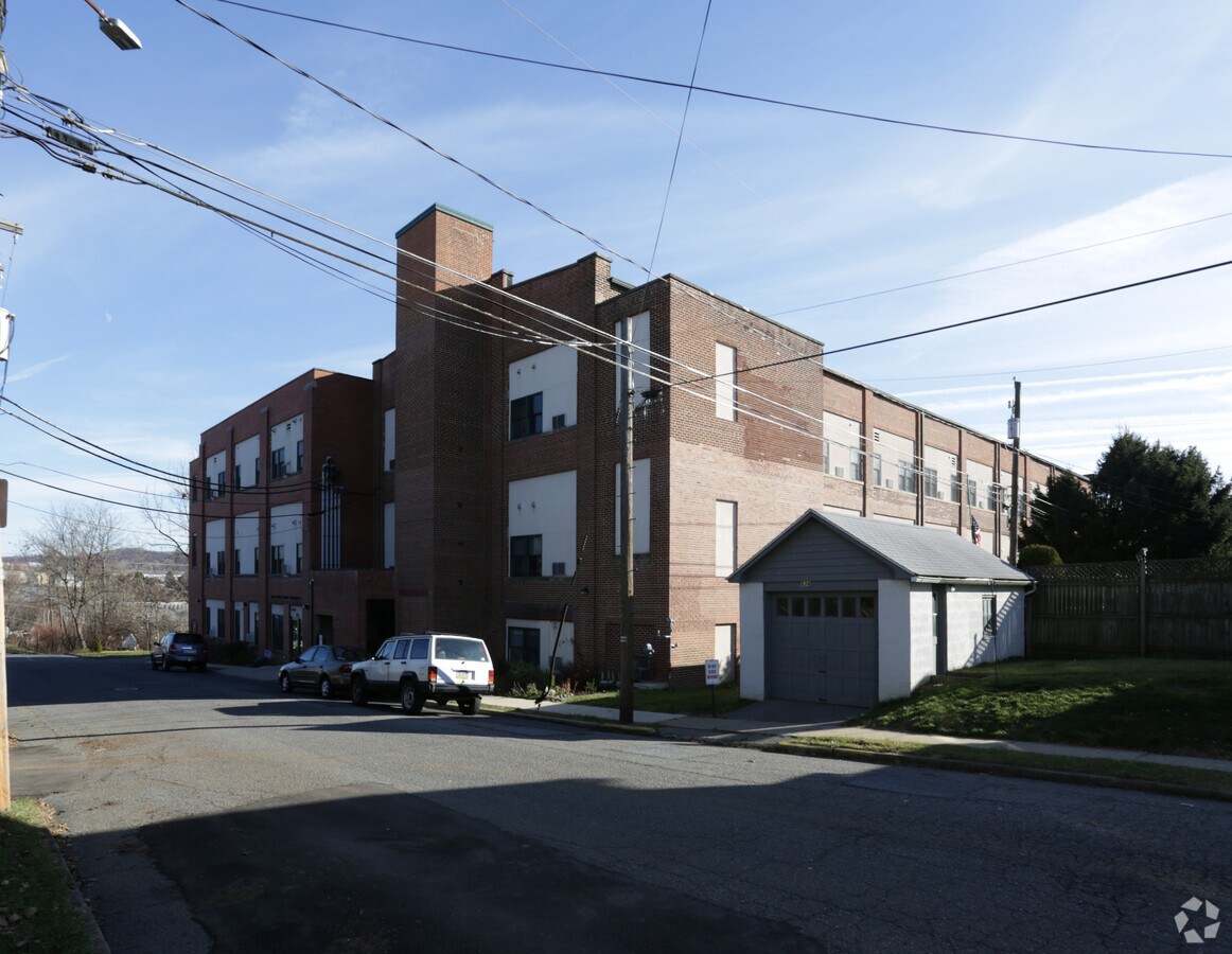 Goepp Street Apartments - Goepp Street Apartments