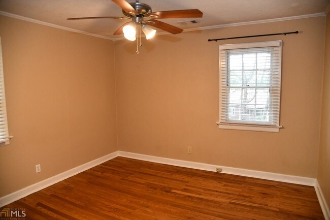 Photo - 1485 Hawthorne Ave NW