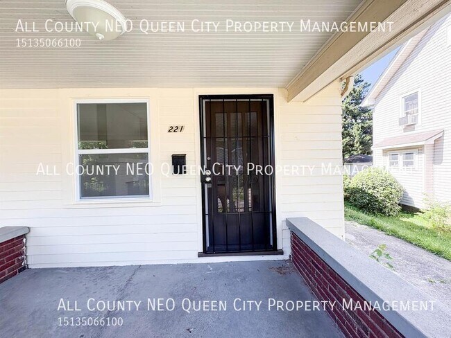 Photo - 221 W Parkwood Dr