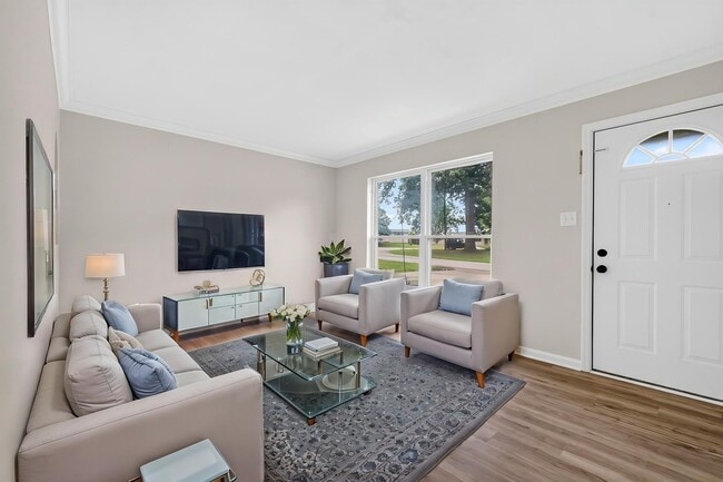 Photo - 121 Sunglow Dr