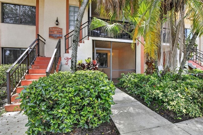 Building Photo - 359 Lakeview Dr Unit 102