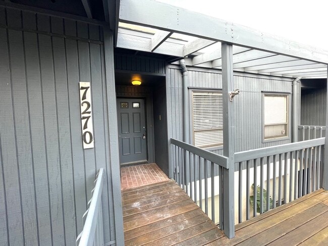 Building Photo - Spacious 2Bed/2Bath Condo for Rent!! Sarasota