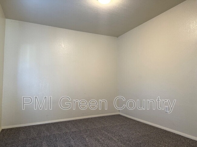 Photo - 610 E Xyler St