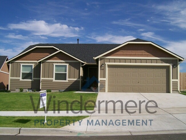 Building Photo - 910 Hedine Road Rental