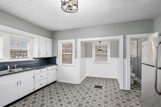 Photo - 861 Douglas St NW