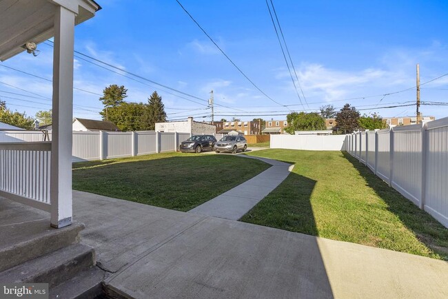 Building Photo - 821 Stanbridge St Unit B