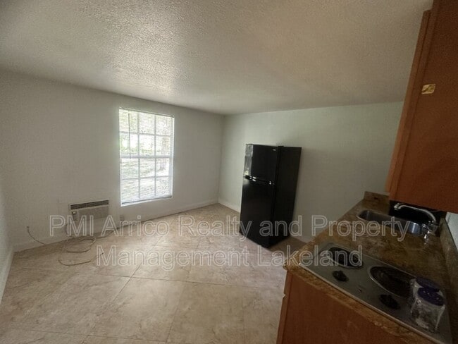 Photo - 721 W Socrum Loop Rd