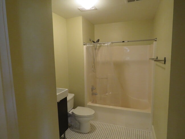Photo - 715 Sherman St Unidad 2