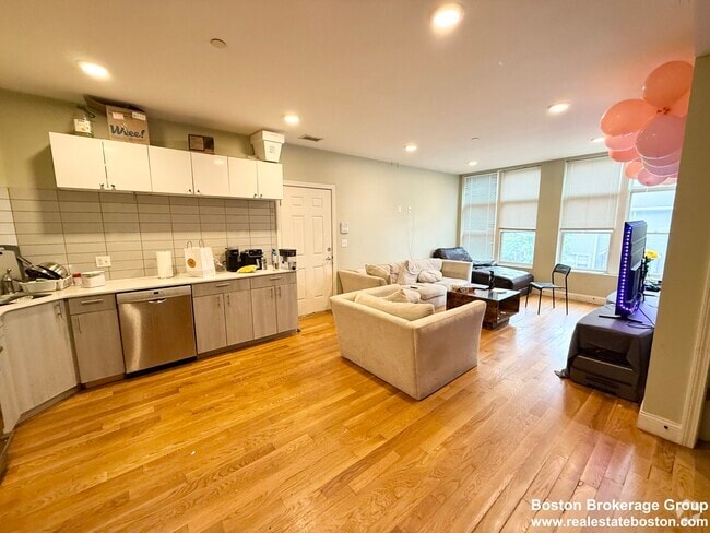 Building Photo - 299 Dudley St Unit 4 Rental