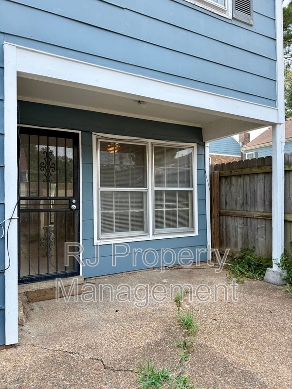3400 Lord Dunmore Cove