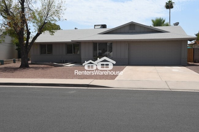 Photo - 2111 E Oxford Dr House