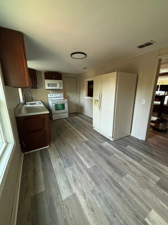 Photo - 902 George Hill Rd
