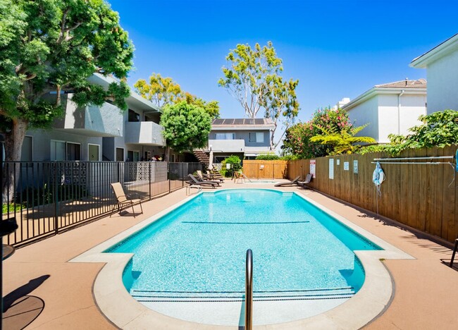 Sparkling Pool - 2502 Manhattan Beach Blvd Condo Unit 16