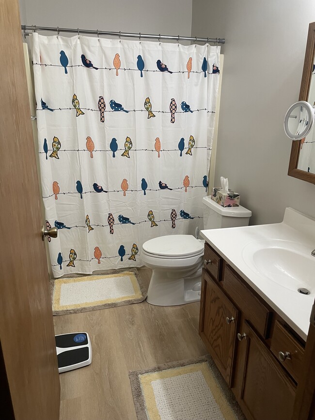 Baño principal - 1055 W 10th St Unidad 1055