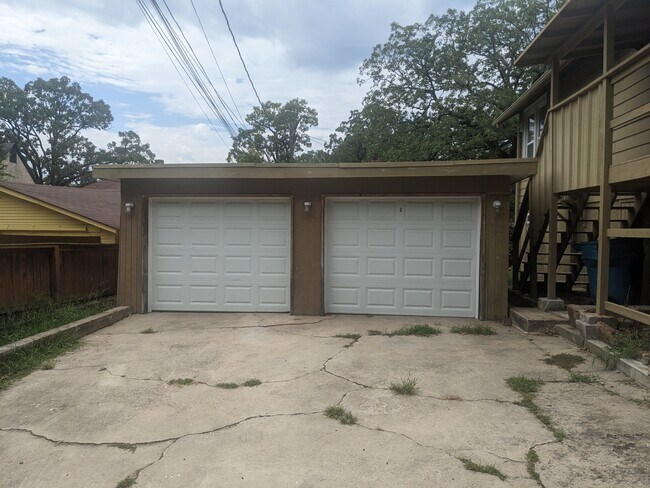 Photo - 3315 W Markham St