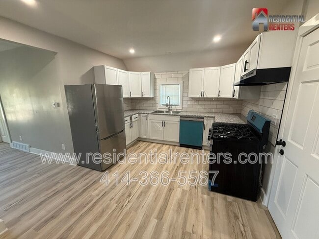Photo - 845 S 75th St