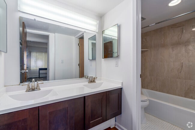 2BR, 1BA - 850SF - Bathroom