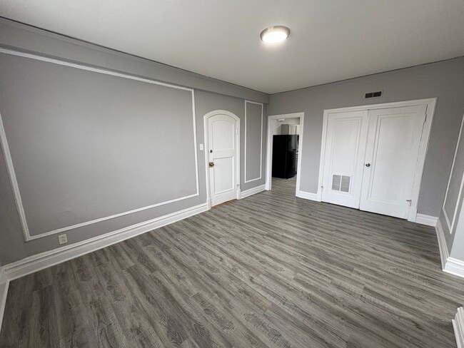 5345-49 Cabanne