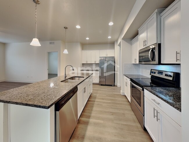 Photo - 302 E Sicily Dr