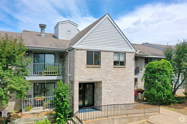 Building Photo - Rivers Bend Apartments