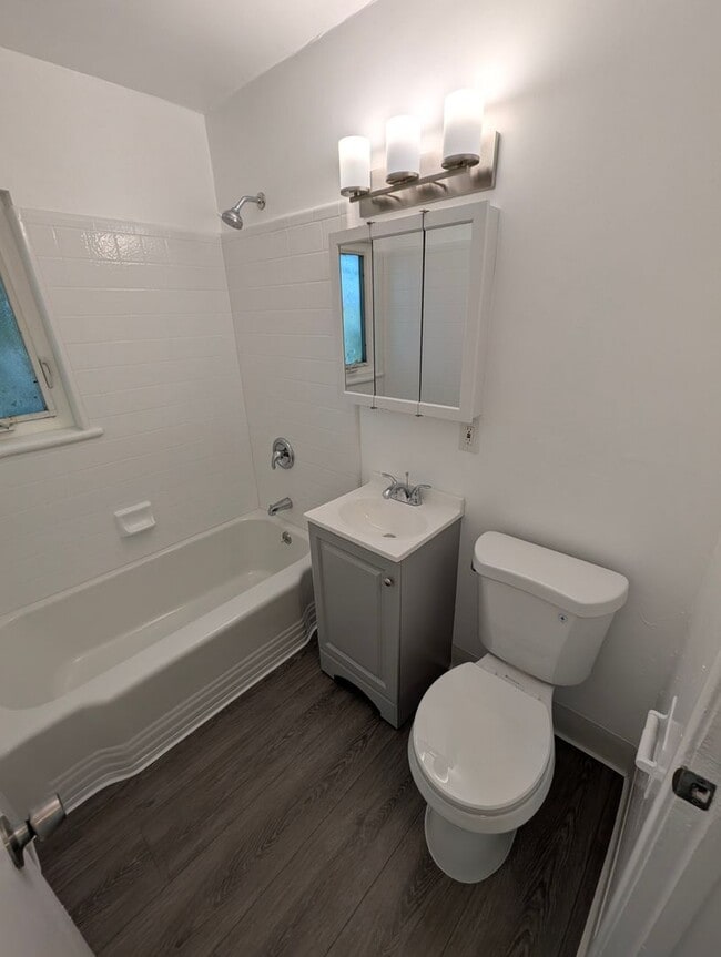 Photo - 1743-1749 21st Ave Unidad 1747