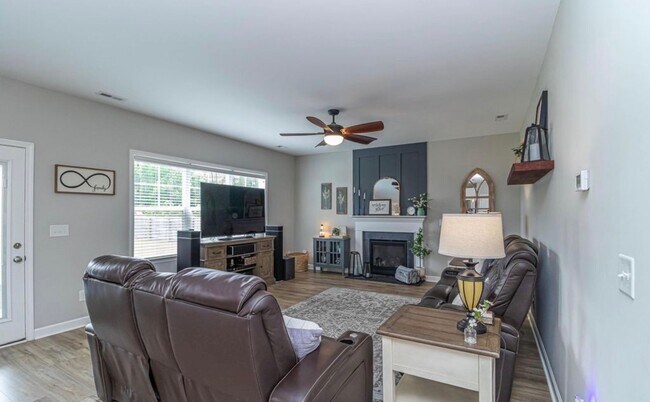 Photo - 300 Stonebridge Dr