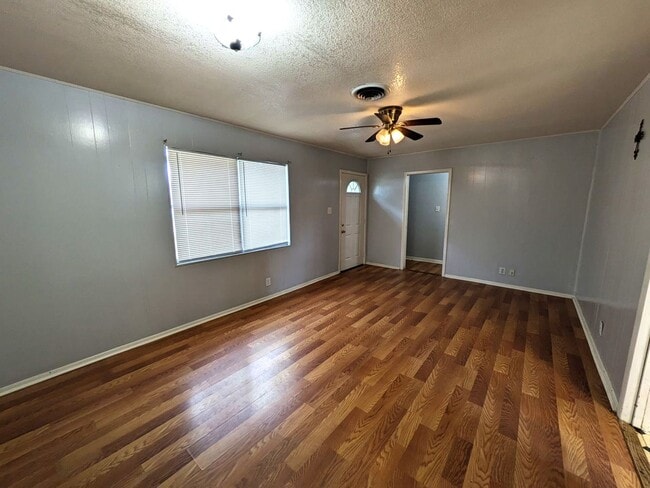 Photo - 3529 Bowling Ln