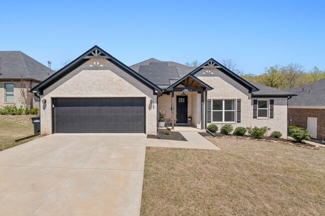 Beautiful home with Solar Panels! - Beautiful home with Solar Panels!