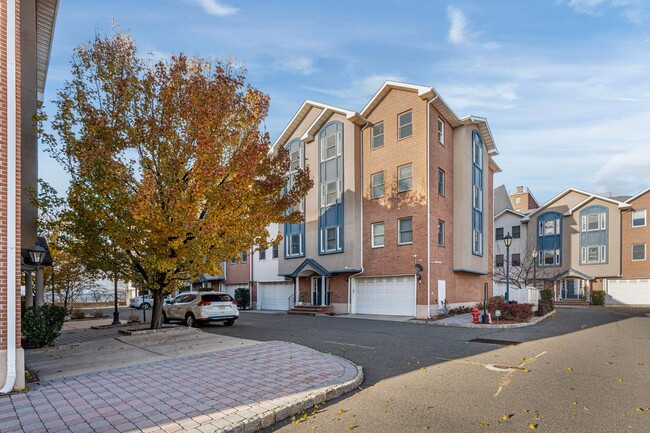 Building Photo - 620 38th St Unit 400