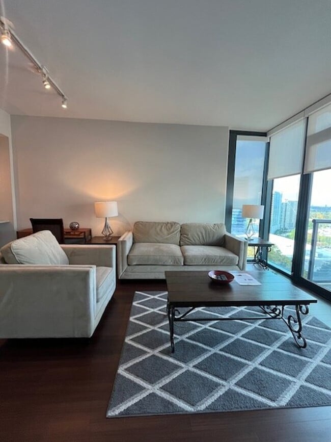 Building Photo - 3380 Peachtree Rd NE Unit ID1325112P