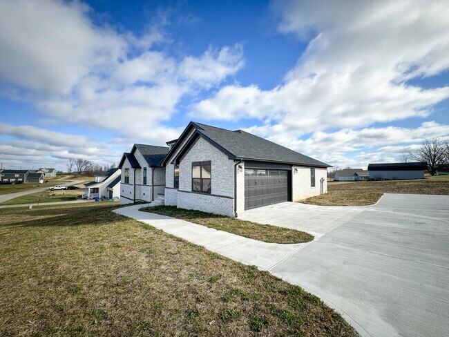 Photo - 46 Caden Ln