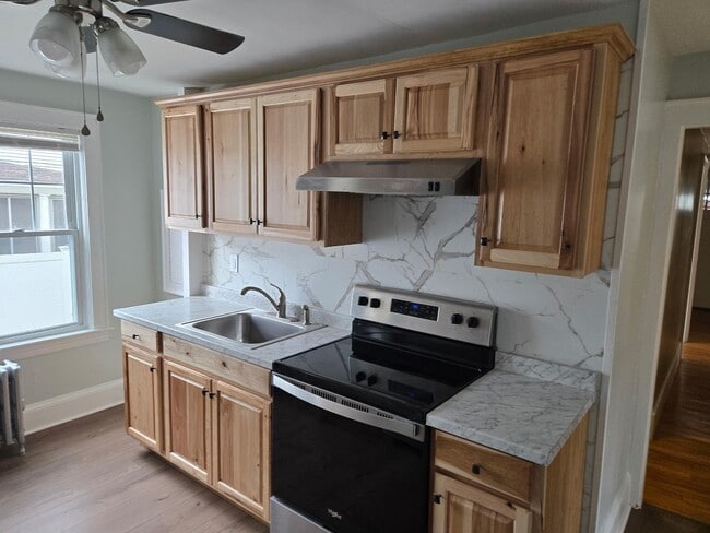 Photo - 89 Centre St