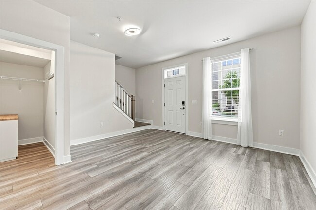Photo - 115A King St
