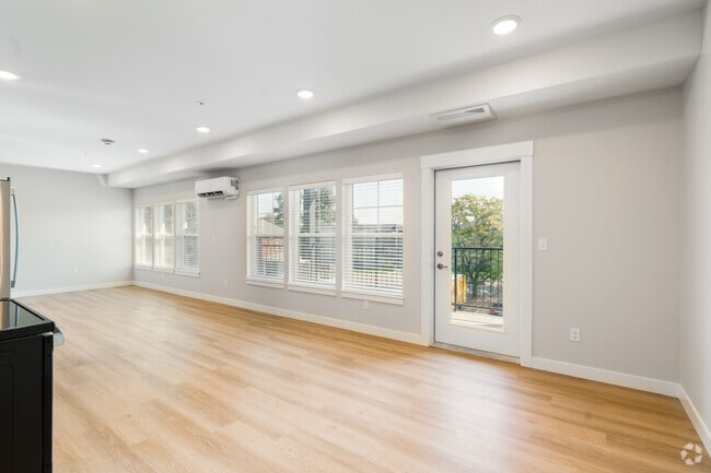 0BR, 1BA - 752SF