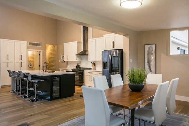 Photo - 5605 Fair Oak Trail NE