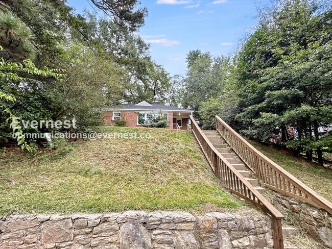 Photo - 1819 Oakmont Dr NW