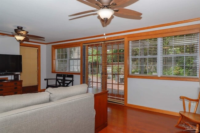 Photo - 1609 N Spring St