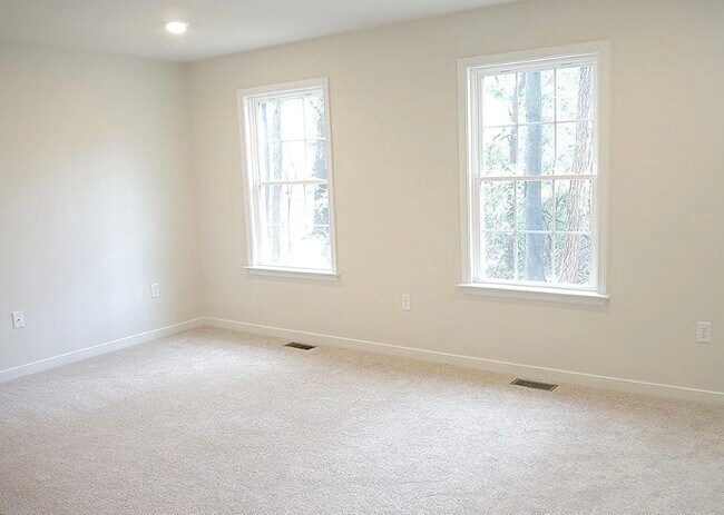 Photo - 2347 Middle Rd