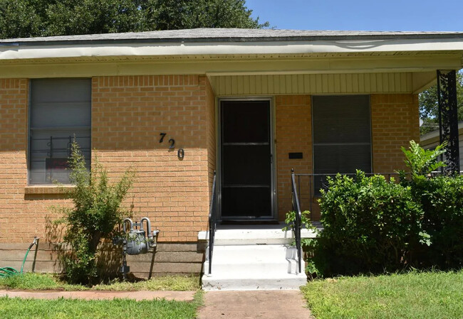 Front of house - 720 Faulkner Ln House