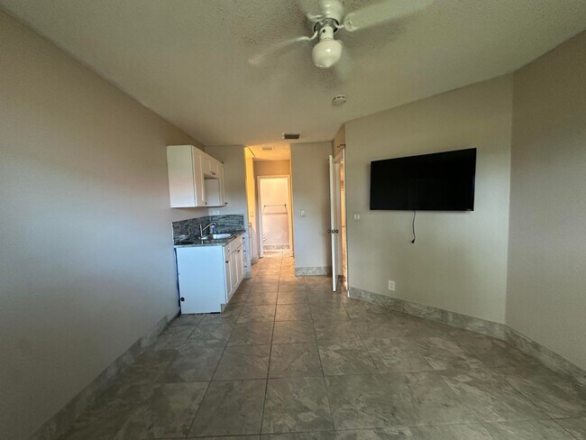 Photo - 300 NE 42nd St Townhome