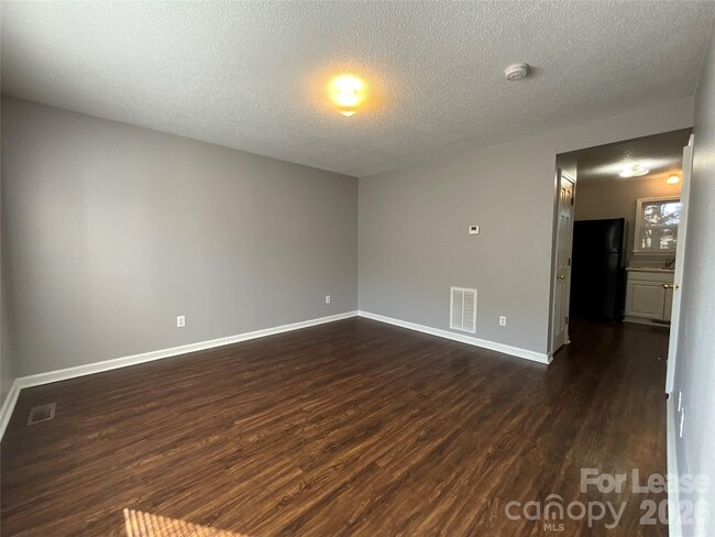 Photo - 206 W 15th St