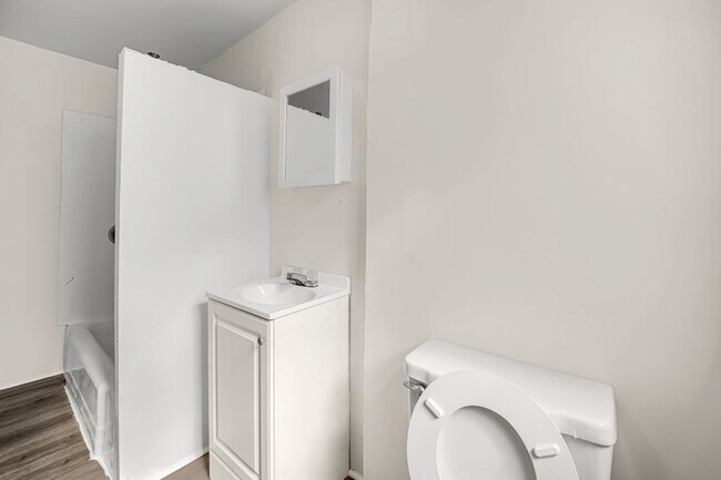 120 E Kensington Ave Unit 2-F